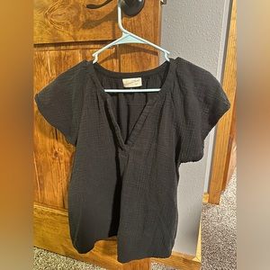 Black women’s shirt. Size medium.